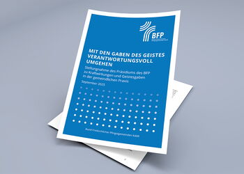 Titelblatt der BFP-Stellungnahme "Mit den Gaben des Geistes verantwortungsvoll umgehen" zur gemeindlichen Praxis, veröffentlicht im September 2025