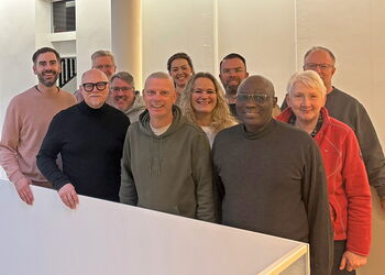 Mitglieder des BFP-Vorstands stehen um Präses Holthuis.