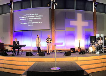 Blick auf die Bühne des Christus-Zentrum Arche  in Elmshorn