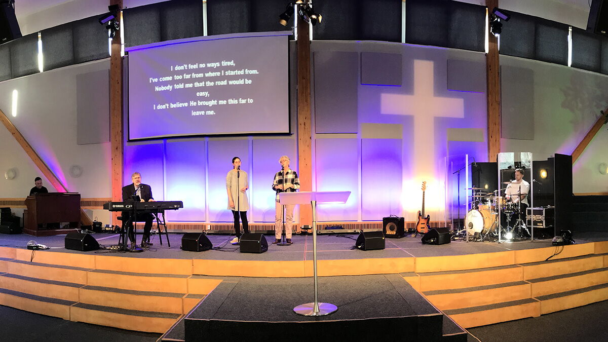 Blick auf die Bühne des Christus-Zentrum Arche  in Elmshorn