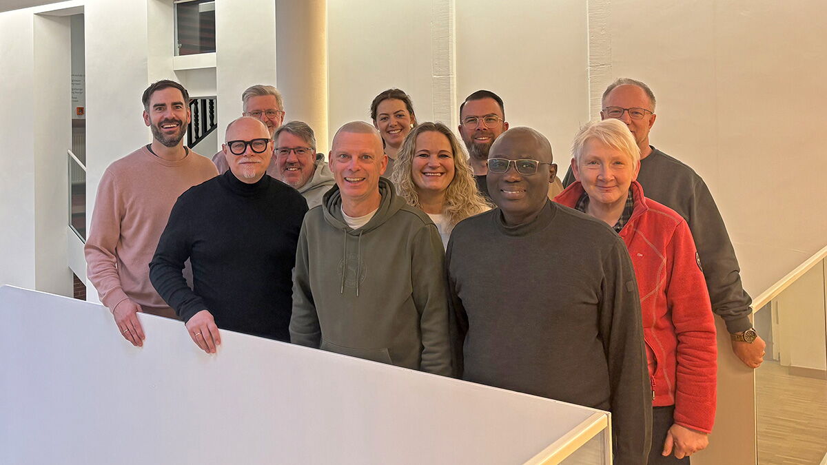 Mitglieder des BFP-Vorstands stehen um Präses Holthuis.